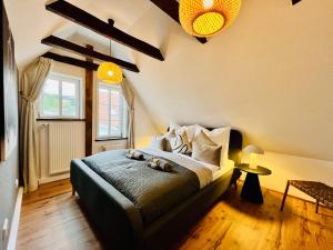 AyCatcherHomes - Luna I Old Town I 3BR I 7 Guests