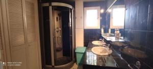 Appartements Paradis terrestre sud de la France, avec sa piscine bali privee, clim, jardin, animaux admis,5 mn autoroute : photos des chambres
