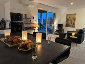 Maisons de vacances Villa avec piscine / 6 personnes : photos des chambres