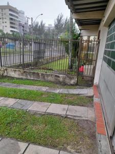 Verão para 10 pessoas em frente à Praça Boianovsky