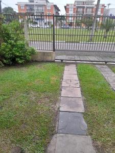 Verão para 10 pessoas em frente à Praça Boianovsky