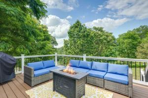 Front Royal Retreat on 3 Acres with Mtn Views!