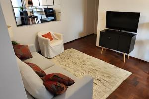 SUPERPRÁTICO-Amplo Apê com Garagem em bairro nobre