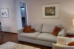 SUPERPRÁTICO-Amplo Apê com Garagem em bairro nobre