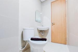 Simply Look and Warm Studio Apartment at B Residence By Travelio