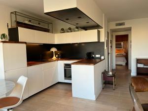 T3 vue port 200m de la plage 2 chambres avec garage