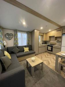 BRAND NEW 6 berth holiday home