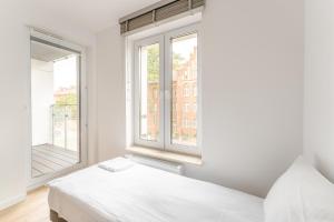 Artyleryjska Apartment for 6 people by BookingHost