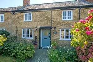 Strand Cottage - Burton Bradstock