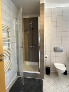 4-room spacious condo w patio