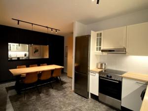 4-room spacious condo w patio