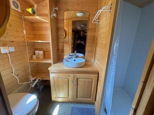 B&B / Chambres d'hotes Blue : La Roulotte du Medoc : photos des chambres