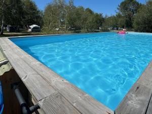 Blue : La Roulotte du Médoc