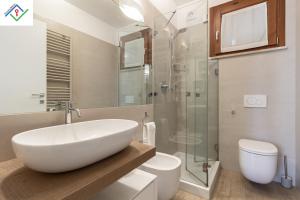 House Of Paintings by TuscanyWeGo