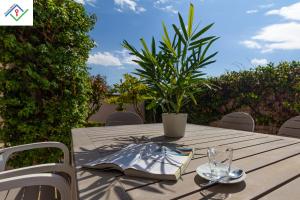 House Of Paintings by TuscanyWeGo