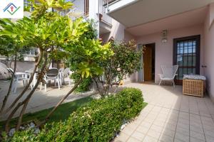 House Of Paintings by TuscanyWeGo