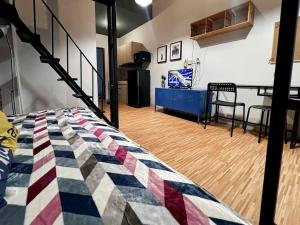 Stylish Studio Dave Apt Depok with Pool, WiFi, Netflix by 2ndHome