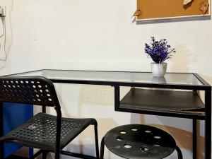 Stylish Studio Dave Apt Depok with Pool, WiFi, Netflix by 2ndHome