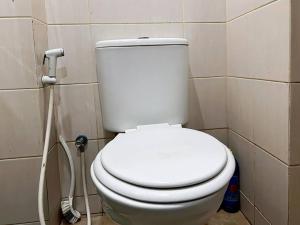 Stylish Studio Dave Apt Depok with Pool, WiFi, Netflix by 2ndHome