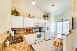 Naples Condo 10 Mi to Beach Pool and Hot Tub Access