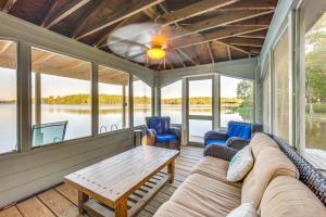 Lakefront Crockett Cabin with Boathouse and Kayaks!