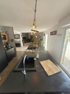 Maison entre vignes et piscine à 5 mn des plages !