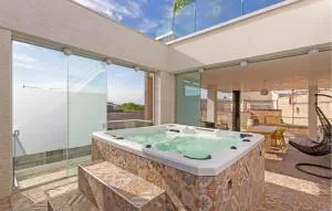 Gorgeous Apartment In Grottaglie - أوريا