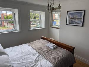 Grammar School Yard Four Bedroom Free Parking