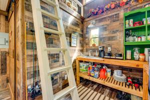 Creek Access, Fire Pit and Grill Summerville Studio