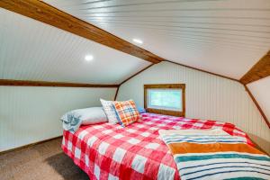 Creek Access, Fire Pit and Grill Summerville Studio