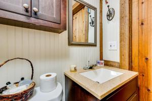 Creek Access, Fire Pit and Grill Summerville Studio