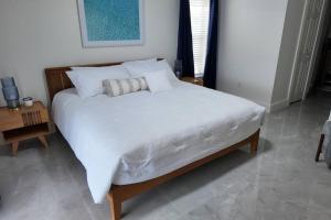 Coastal Oasis, Sleeps 8, Heated Pool, BBQ and Jacuzzi