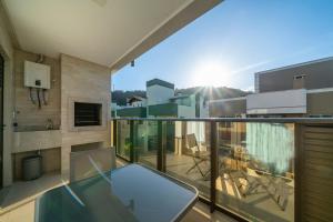 Apartamento com duas suítes no centro de Bombinhas