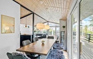 3 Bedroom Stunning Home In Strøby