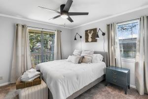 Das Bach Haus - Game Room Make-Up Room & Hot Tub