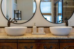 Haus on the Hill - Hot Tub & 1 Mile From Main St