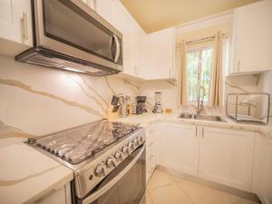 Garden Condos 21, Modern 1BR APT In Sosua Strip GUEST FRIENDLY