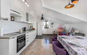 2 Bedroom Cozy Apartment In Matulji