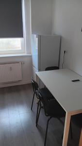 Crew Quartier ALL-INCLUSIVE Serviced Apartments 3 Schlafzimmer mit Küche, Bad Waschmaschine, Flat TV, WiFi, usw in Merseburg Leuna