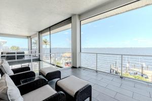 Breathtaking 6BD Riverfront Mansion w Pool