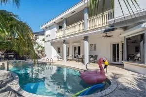 Tropical Pool Paradise x 6-BD 4-BA Luxury Living - ميامي ليكس