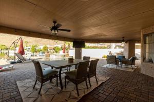 Spectacular Lake House Retreat