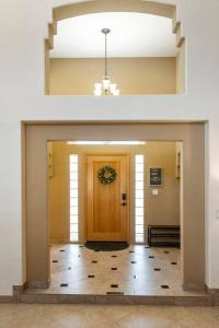 Spectacular Lake House Retreat