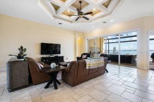 Peace River Waterfront Luxury Living - 5-BD w Pool