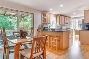 12 Mi to Ogunquit Beach: Maine Home w Deck!