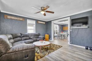 Spacious 3 Bedroom, 4Bed Cozy Home - Ubytování bez kategorie ve městě Lansing