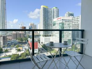 Private Terrace in Luxury 3BR Condo in Brickell
