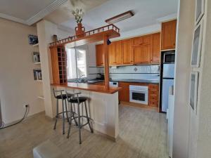 2BED FLAT WITH BIG LOUNGE&POOL!5min WALK TO BEACH!