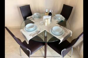 2BED FLAT WITH BIG LOUNGE&POOL!5min WALK TO BEACH!