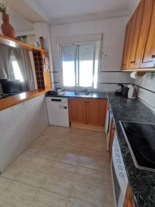 2BED FLAT WITH BIG LOUNGE&POOL!5min WALK TO BEACH!